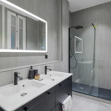 Spacious And Elegant 2br Airconditioned Trocadero