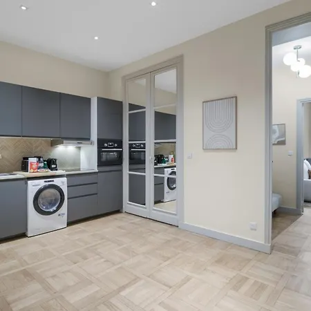Apartment Spacious And Elegant 2br Airconditioned Trocadero *
