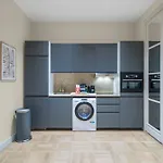 Spacious And Elegant 2Br Airconditioned Trocadero